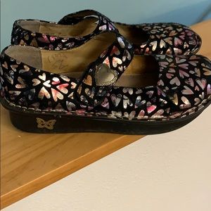 Algeria valentine clogs
